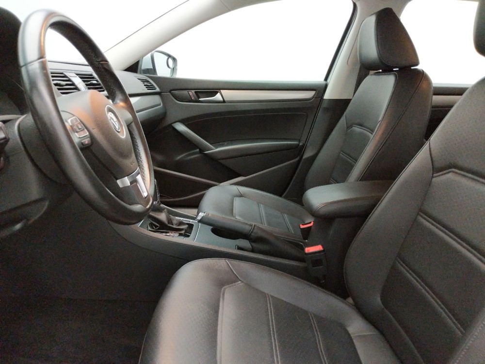 2015 Volkswagen Passat - Driver Front Seat