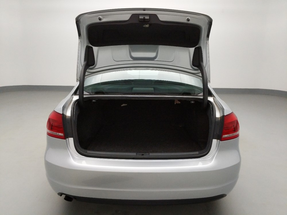 2015 Volkswagen Passat - Trunk