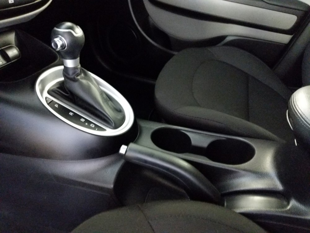 2016 Kia Soul - Center Console/Cup Holders