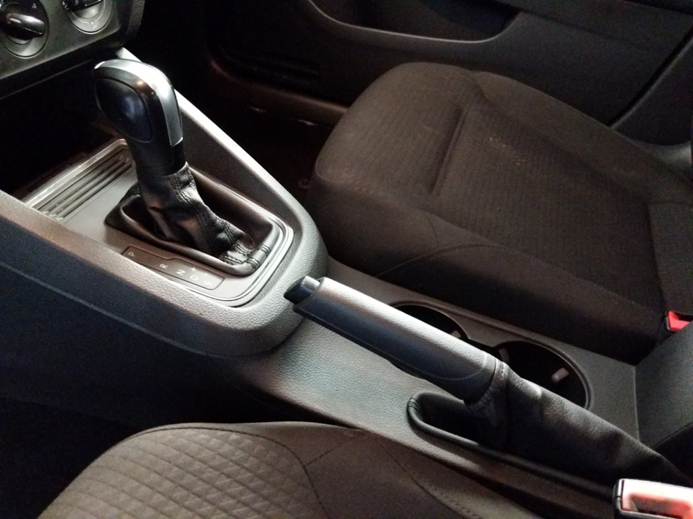 2016 Volkswagen Jetta - Center Console/Cup Holders