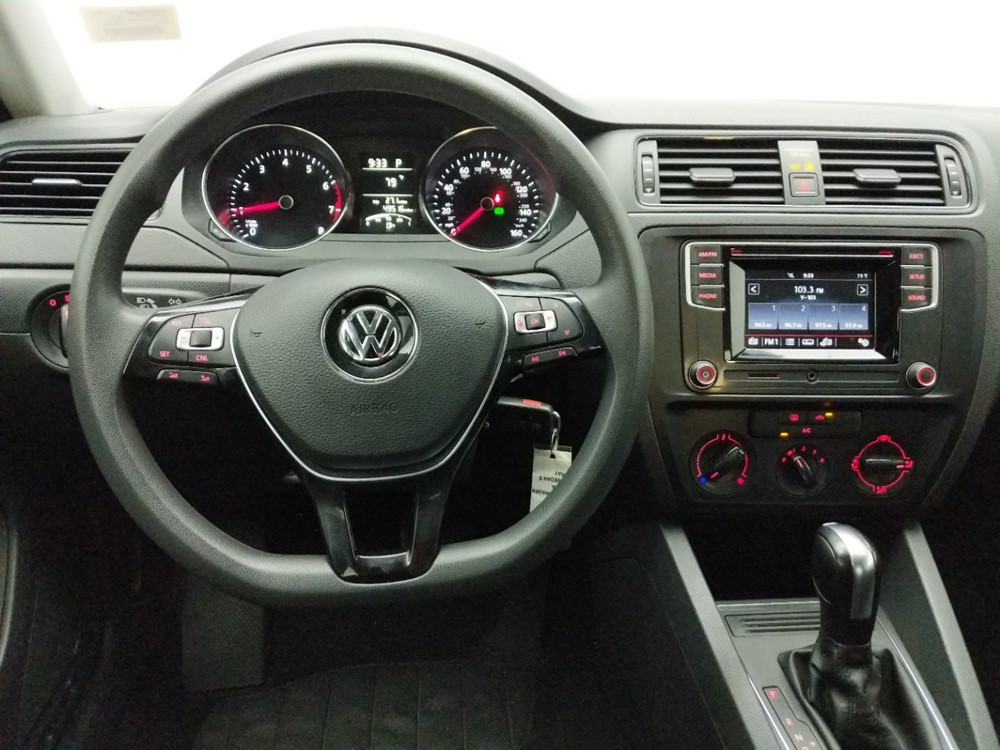 2016 Volkswagen Jetta - Driver Dash