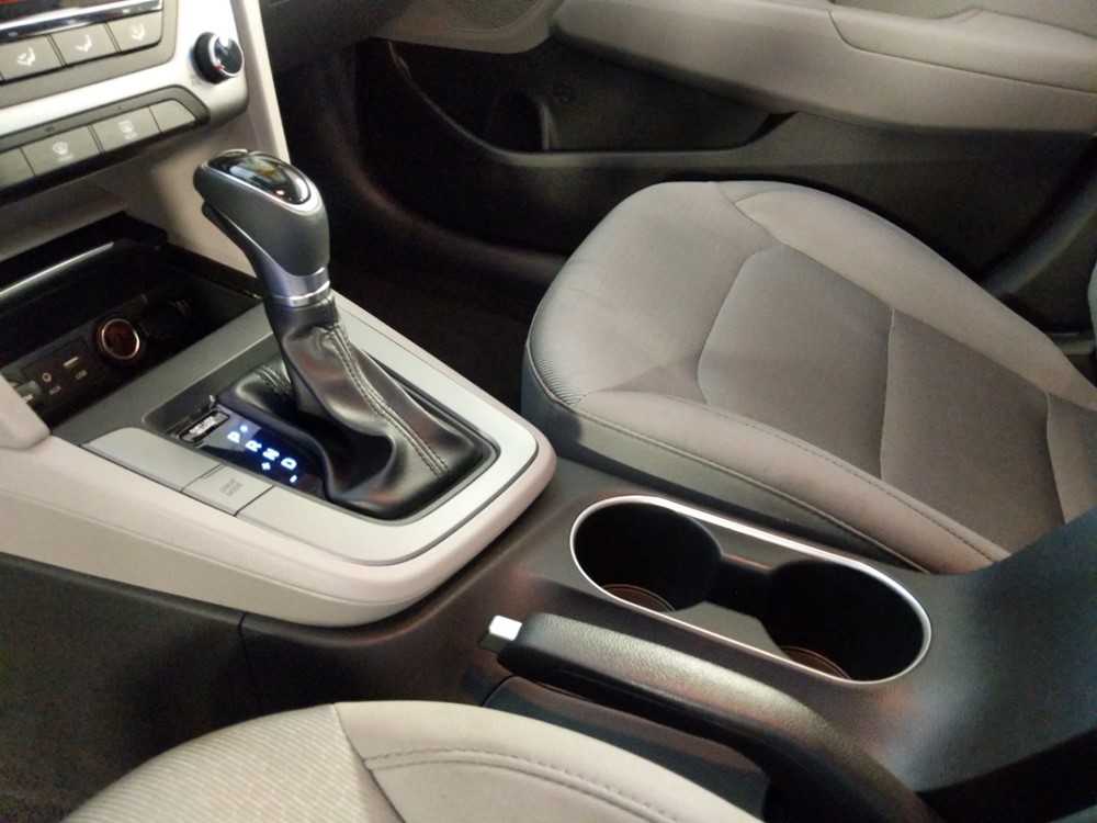 2018 Hyundai Elantra - Center Console/Cup Holders