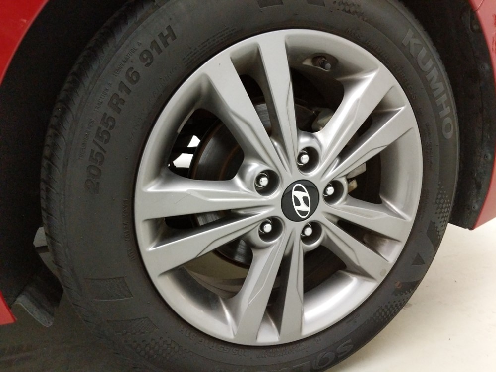 2018 Hyundai Elantra - Wheel