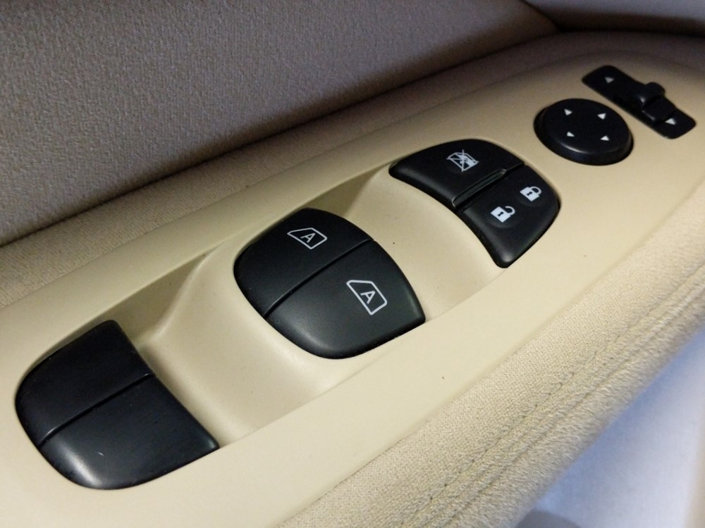 2015 Nissan Pathfinder - Driver Power Windows/Lock Control