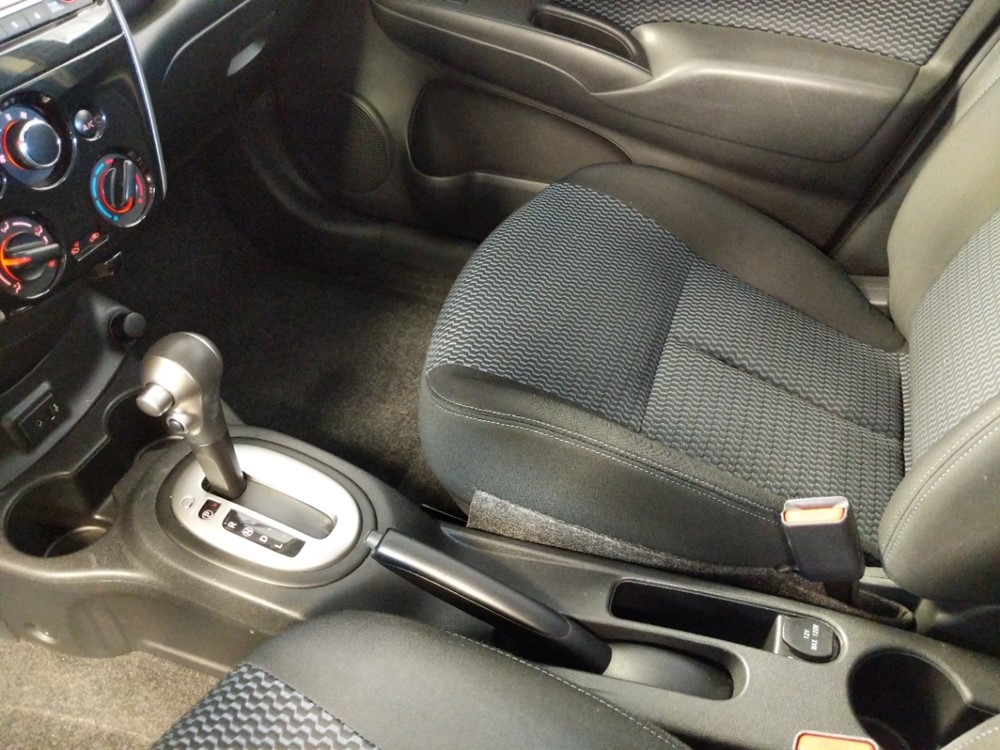 2017 Nissan Versa - Center Console/Cup Holders