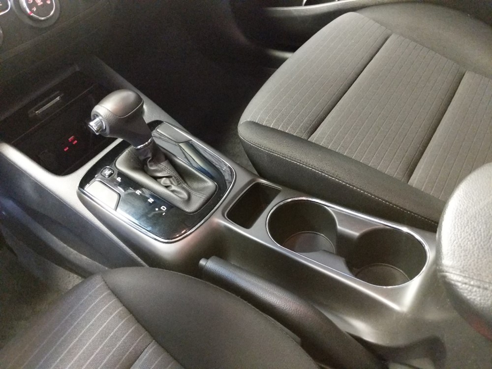 2018 Kia Forte - Center Console/Cup Holders