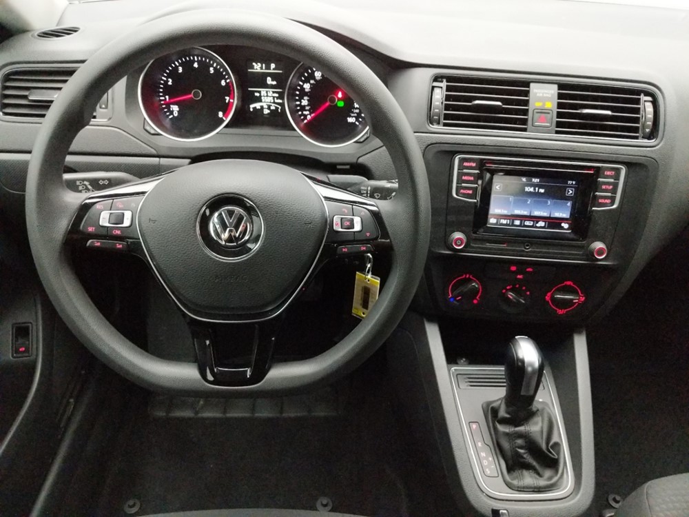 2016 Volkswagen Jetta - Driver Dash