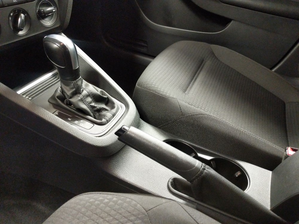 2016 Volkswagen Jetta - Center Console/Cup Holders