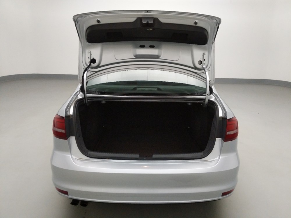 2016 Volkswagen Jetta - Trunk