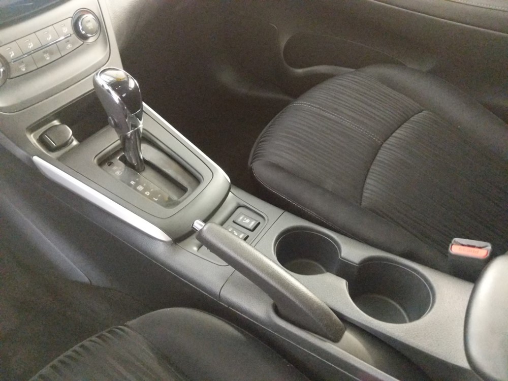 2016 Nissan Sentra - Center Console/Cup Holders