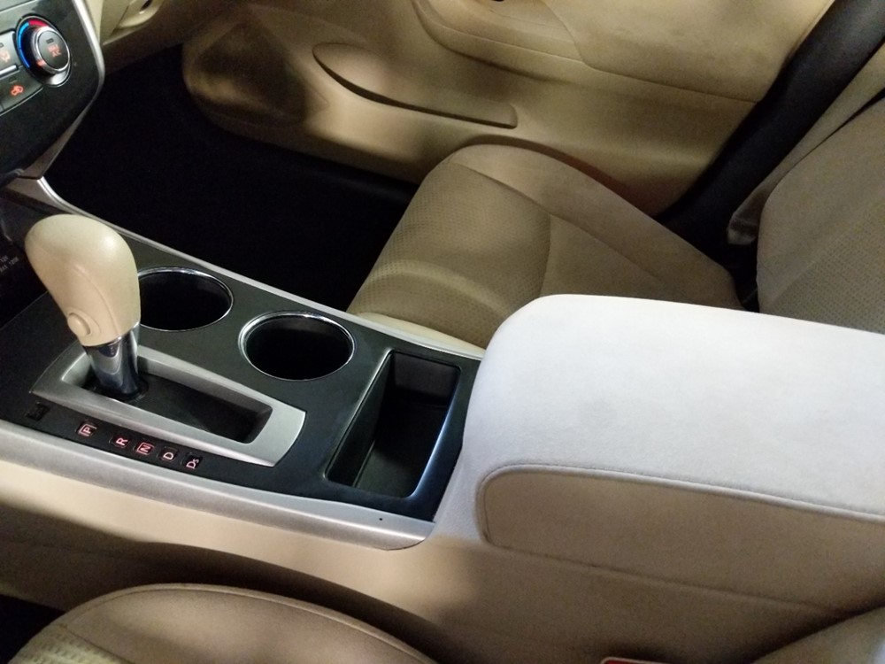 2015 Nissan Altima - Center Console/Cup Holders
