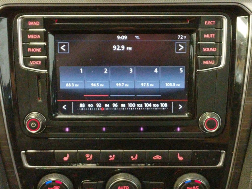 2016 Volkswagen Passat - Stereo Package