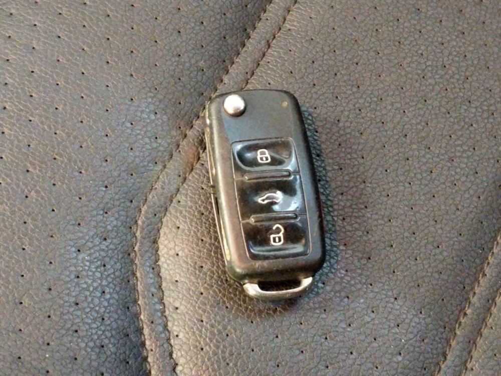 2016 Volkswagen Passat - Keys