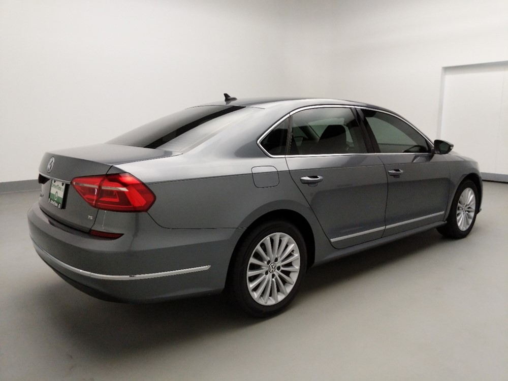 2016 Volkswagen Passat - Passenger Rear Side