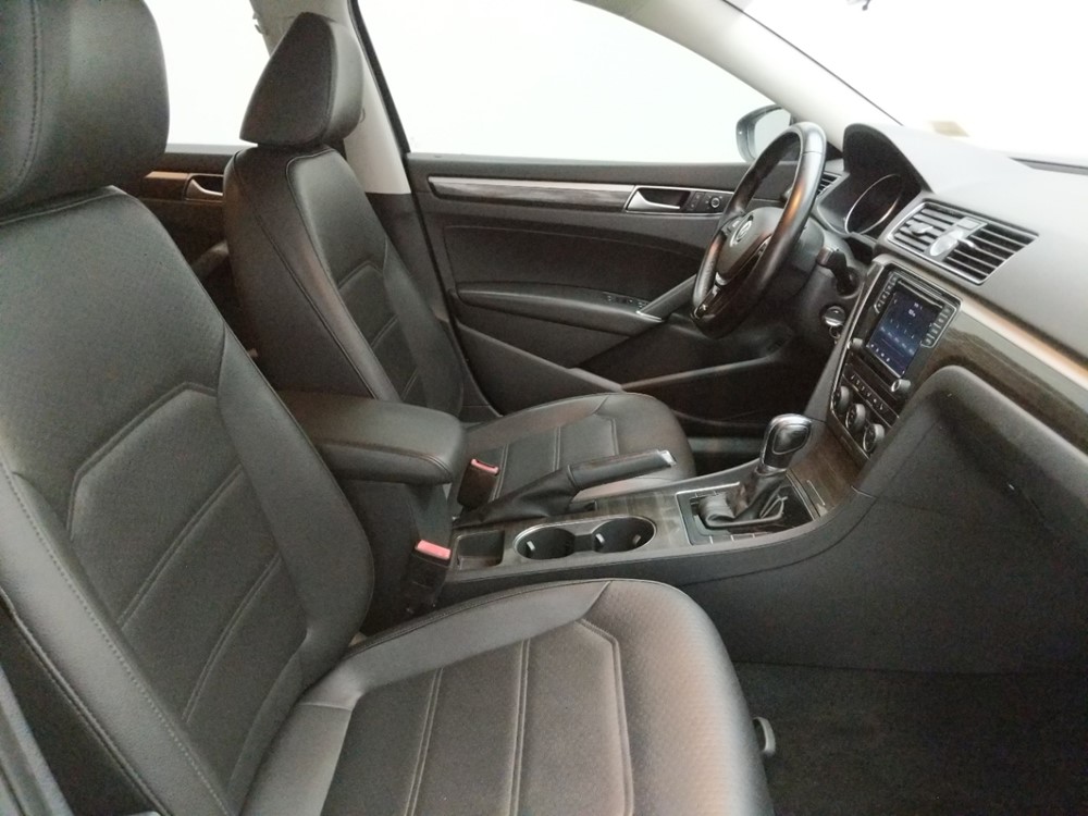 2016 Volkswagen Passat - Passenger Front Seat