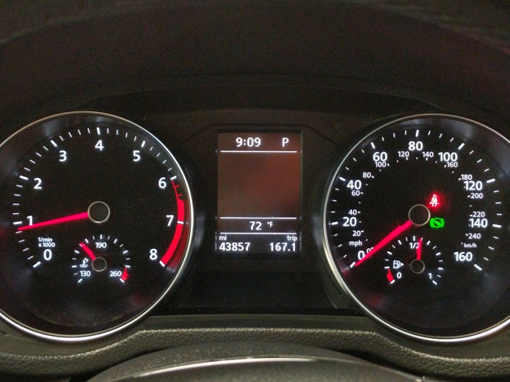 2016 Volkswagen Passat - Odometer Close Up