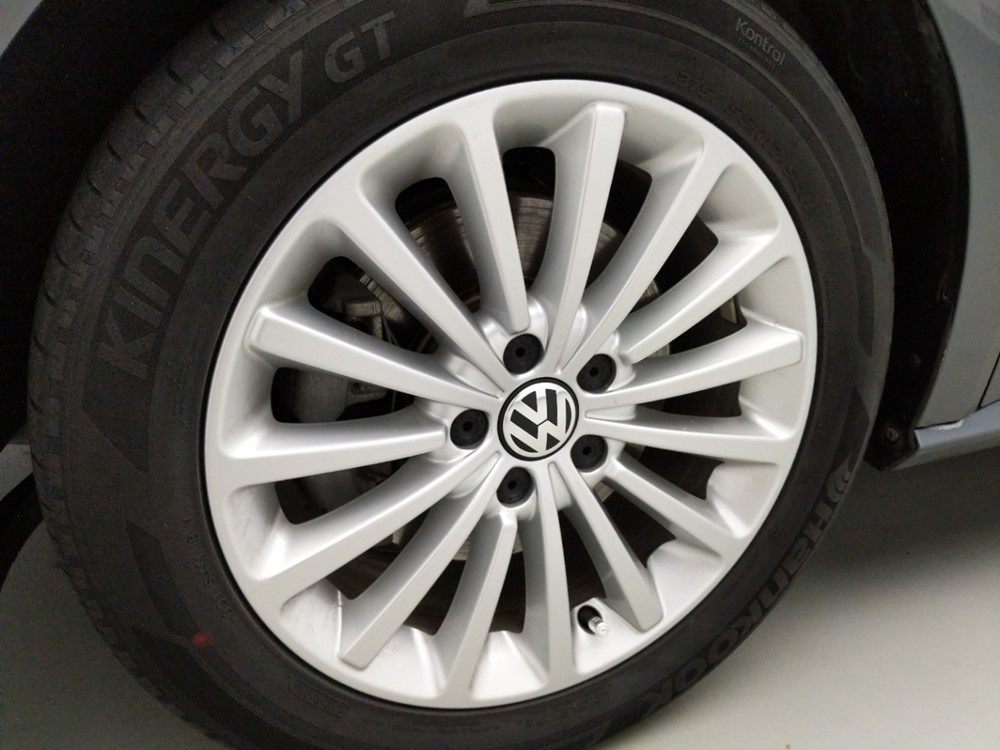 2016 Volkswagen Passat - Wheel