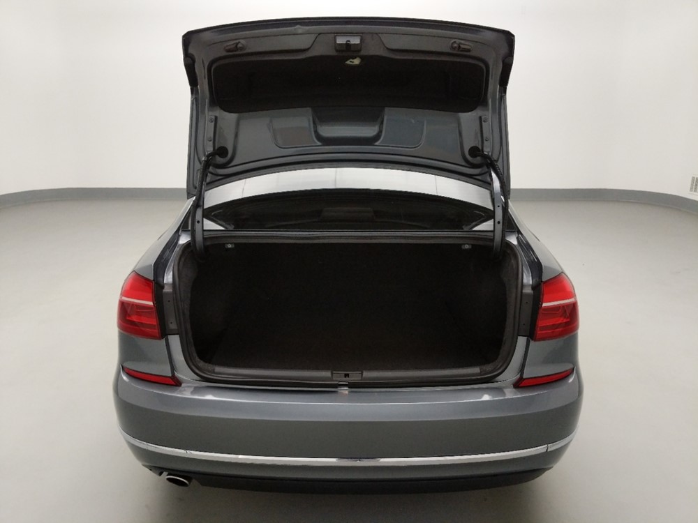 2016 Volkswagen Passat - Trunk