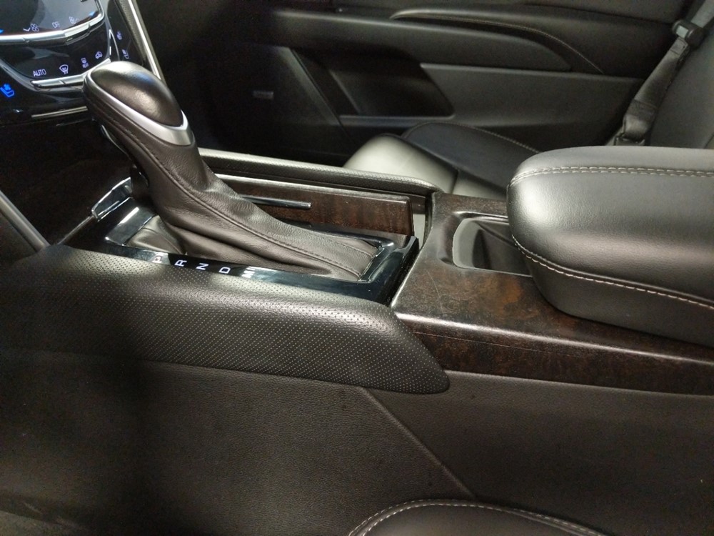 2018 Cadillac XTS - Center Console/Cup Holders