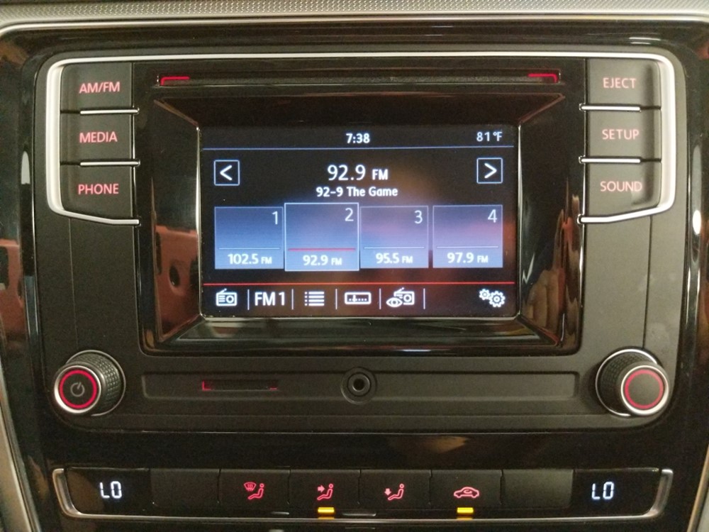 2016 Volkswagen Passat - Stereo Package