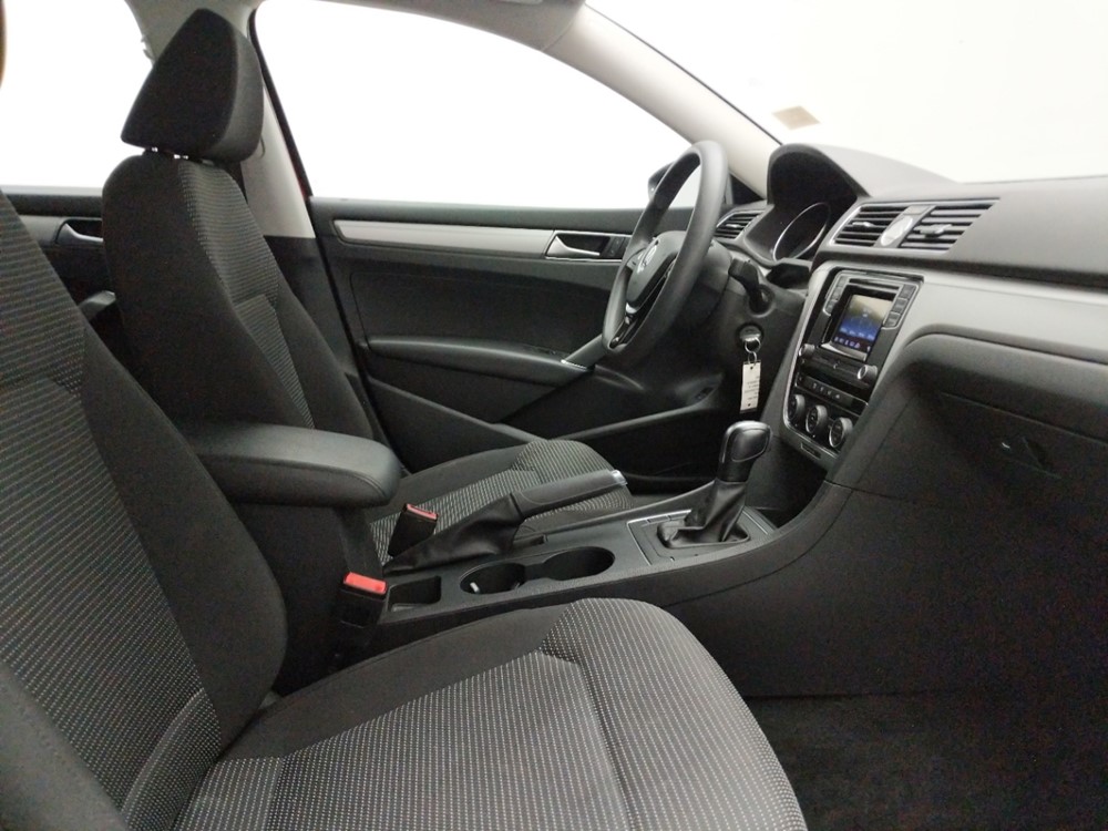 2016 Volkswagen Passat - Passenger Front Seat