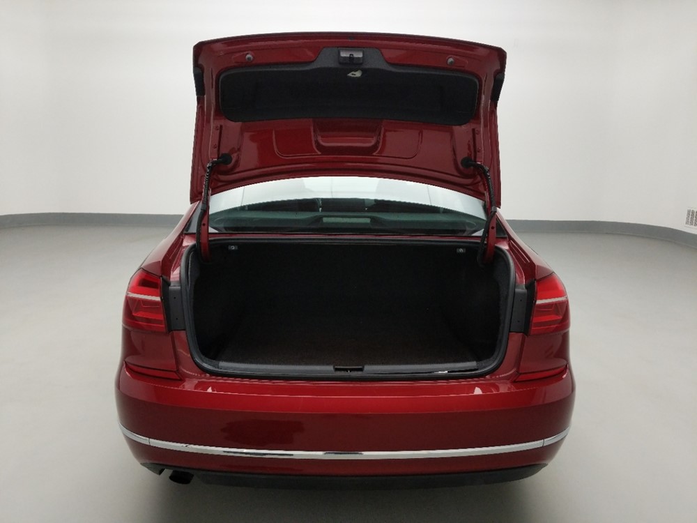 2016 Volkswagen Passat - Trunk