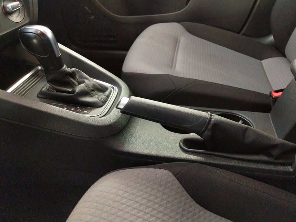 2018 Volkswagen Jetta - Center Console/Cup Holders