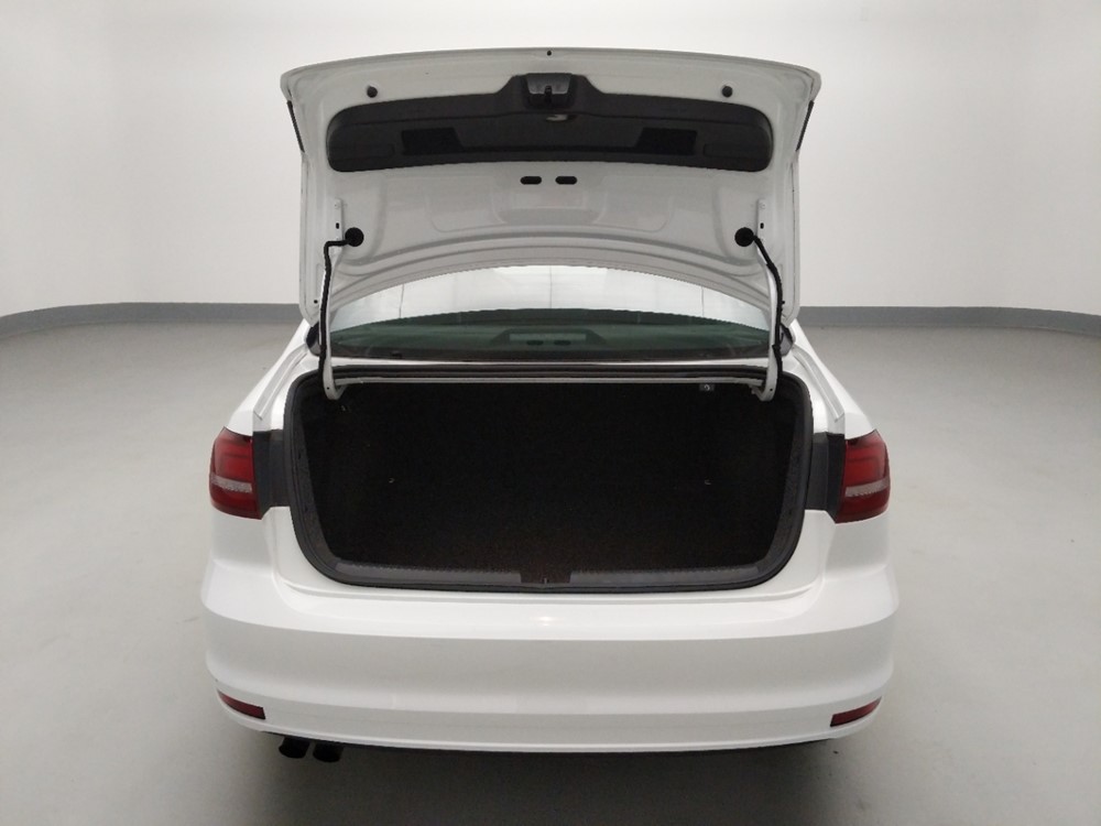 2018 Volkswagen Jetta - Trunk