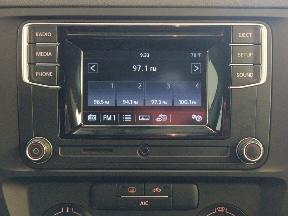 2018 Volkswagen Jetta - Stereo Package