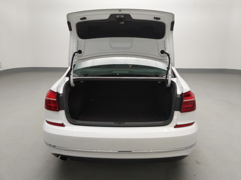 2016 Volkswagen Passat - Trunk