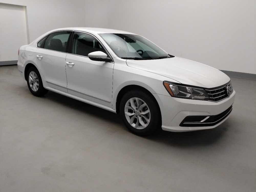 2016 Volkswagen Passat - Passenger Front Side