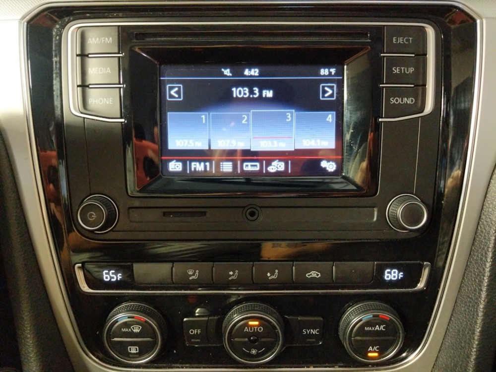 2016 Volkswagen Passat - Stereo Package