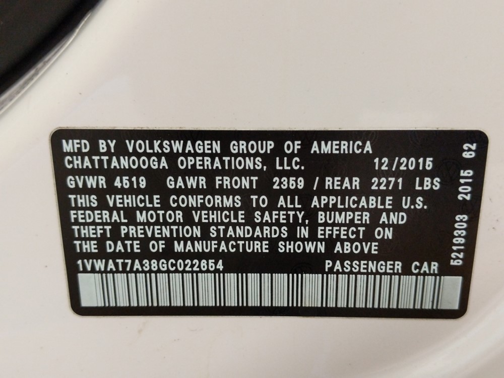 2016 Volkswagen Passat - VIN Plate