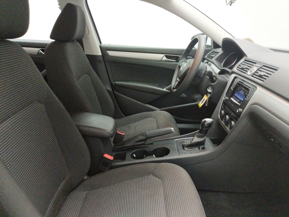 2016 Volkswagen Passat - Passenger Front Seat