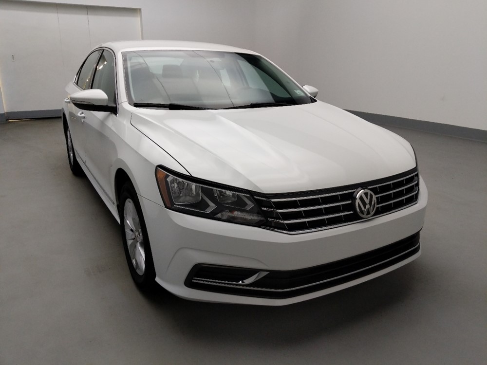 2016 Volkswagen Passat - Passenger Front Bumper