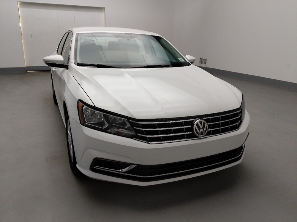 2016 Volkswagen Passat - Passenger Front Hood