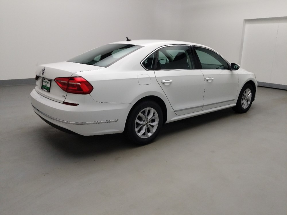 2016 Volkswagen Passat - Passenger Rear Side