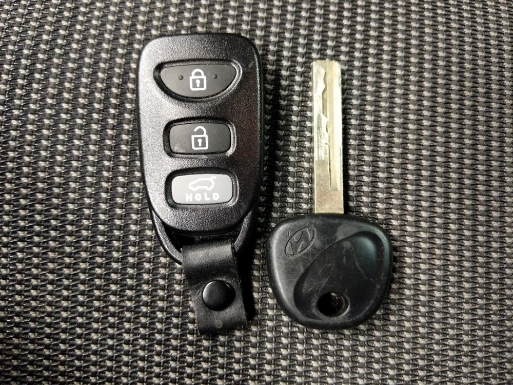 2016 Hyundai Veloster - Keys