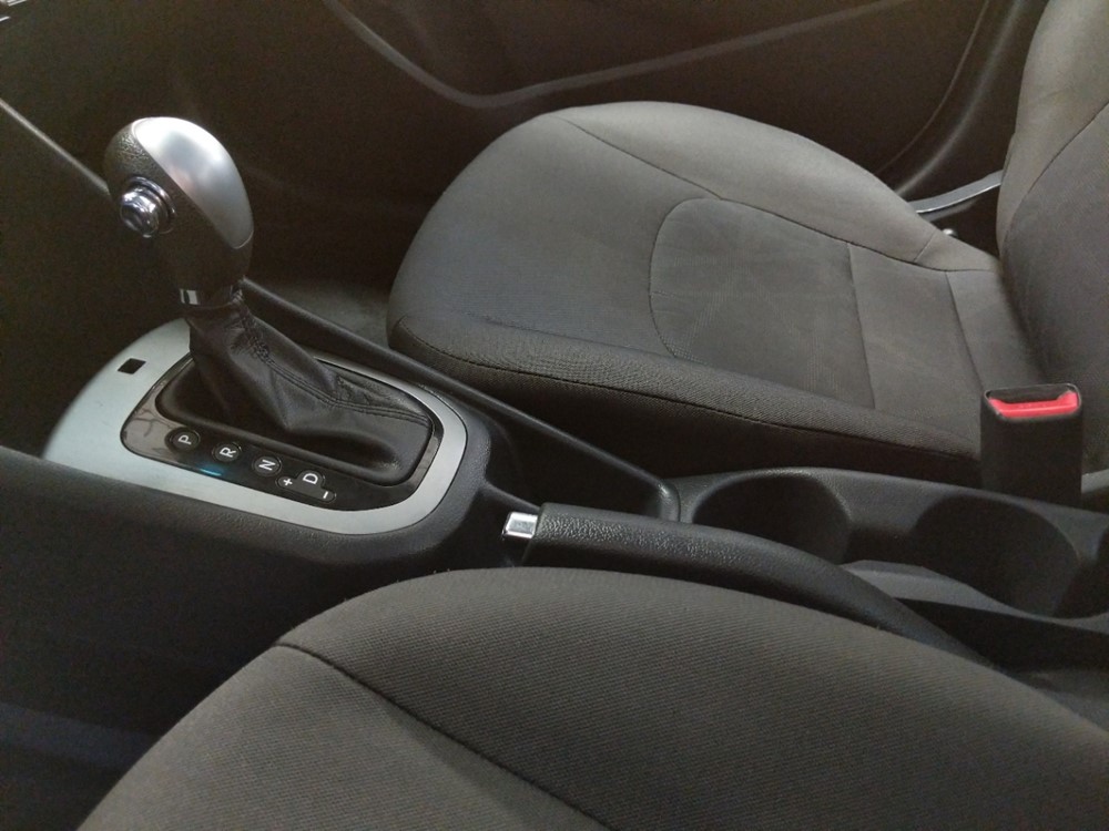 2017 Kia Rio - Center Console/Cup Holders
