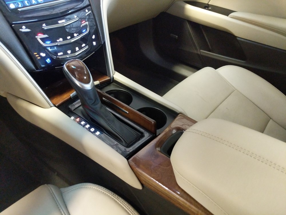 2018 Cadillac XTS - Center Console/Cup Holders