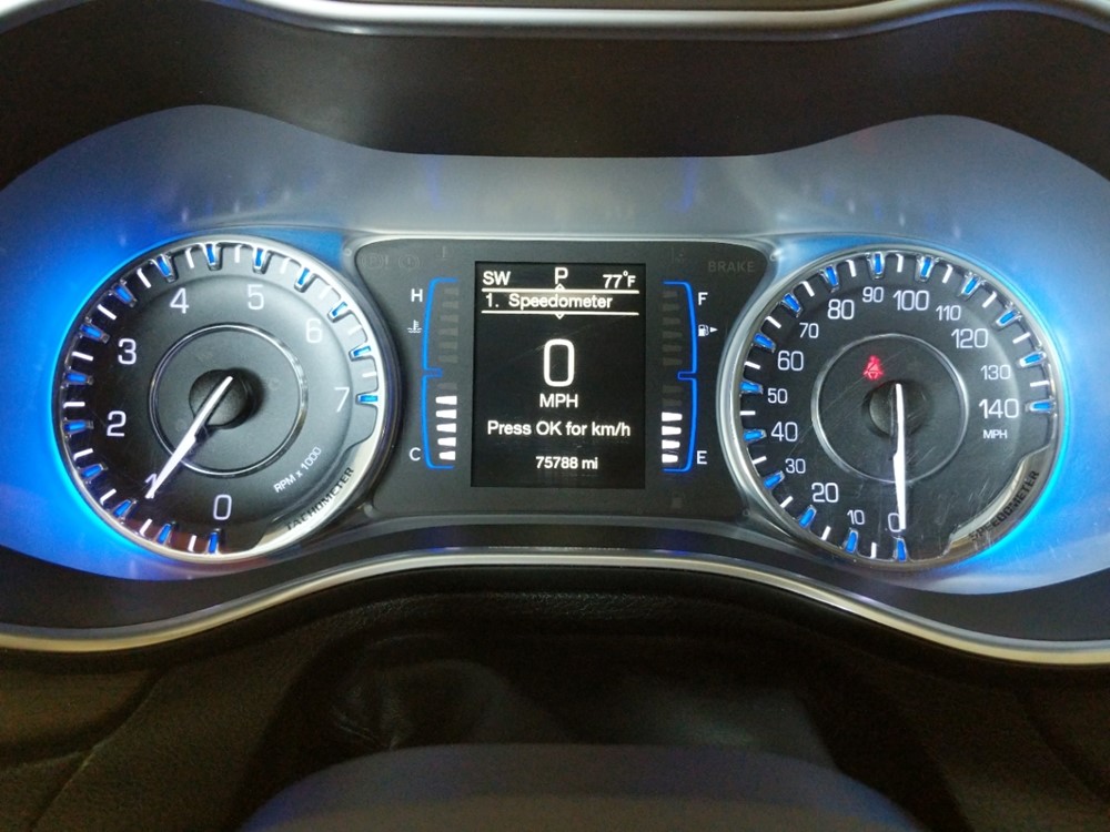 2016 Chrysler 200 - Odometer Close Up