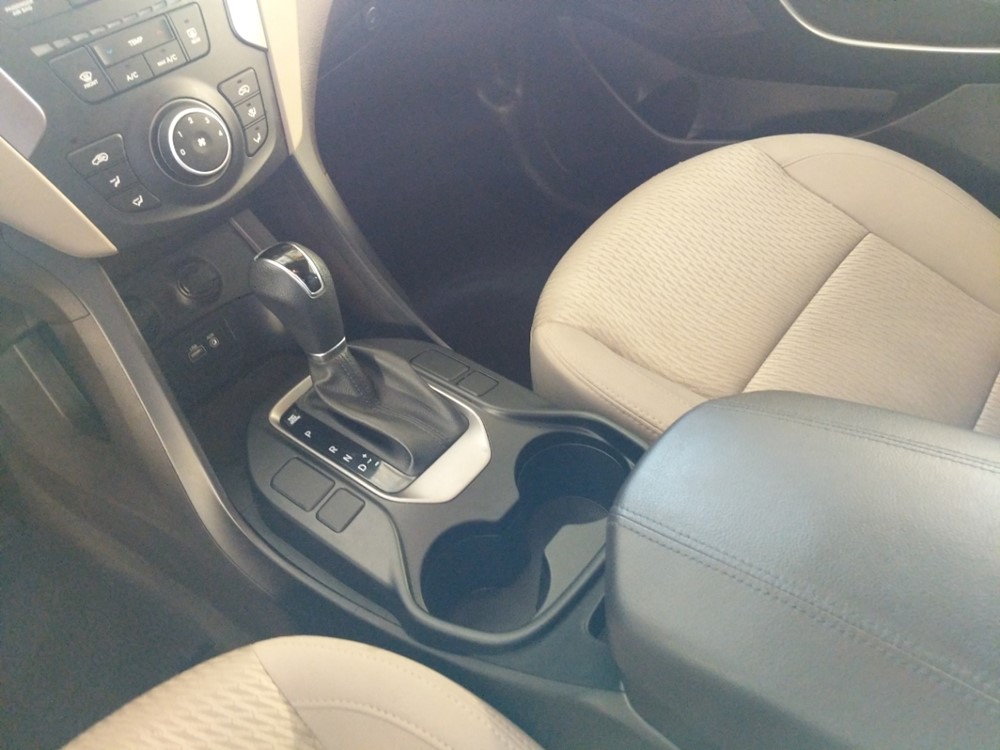 2018 Hyundai Santa Fe - Center Console/Cup Holders
