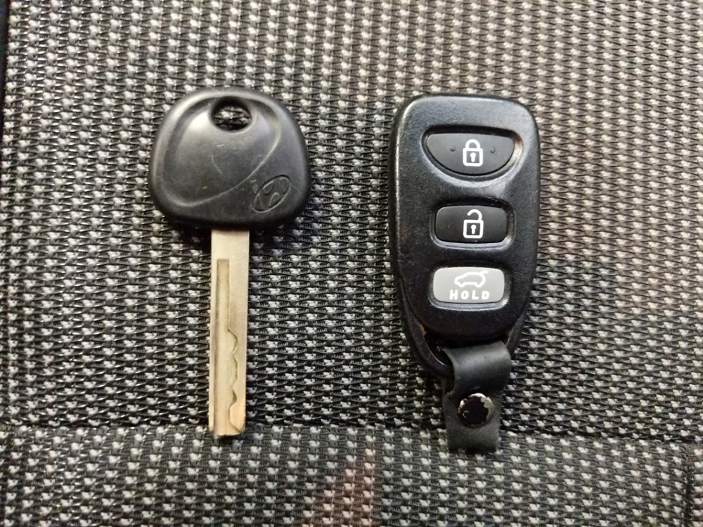 2016 Hyundai Veloster - Keys