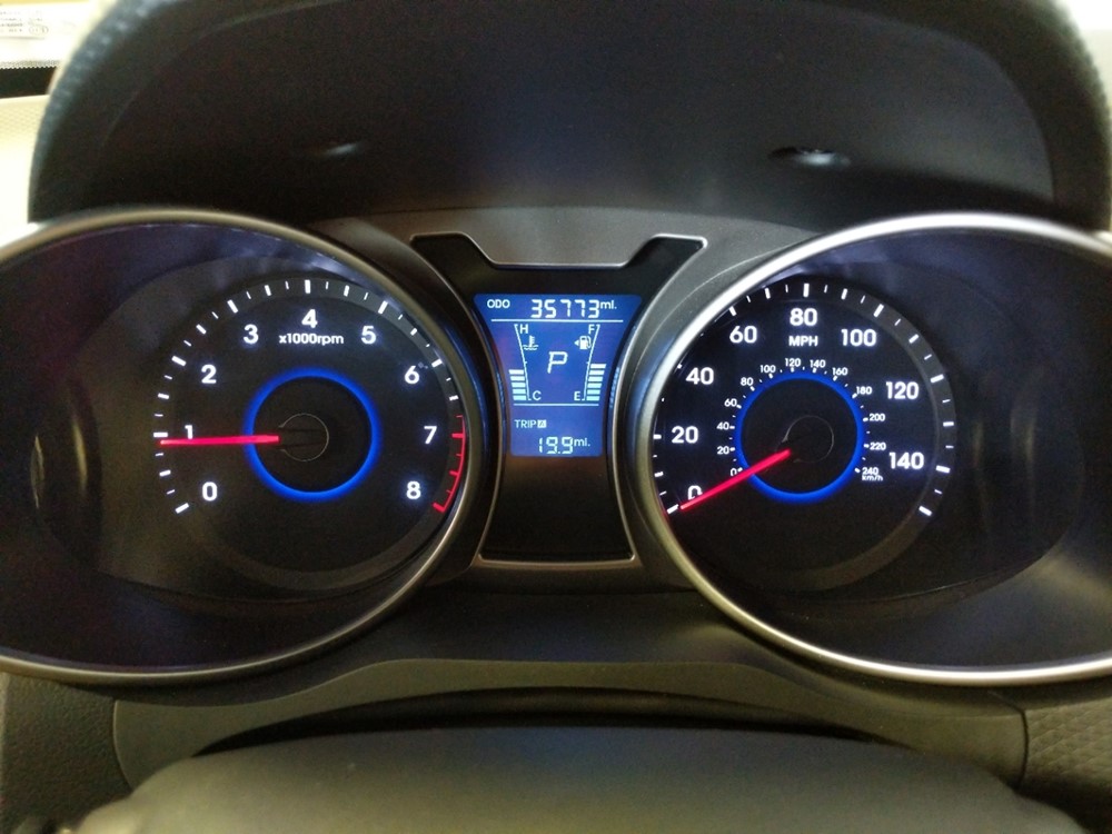 2016 Hyundai Veloster - Odometer Close Up