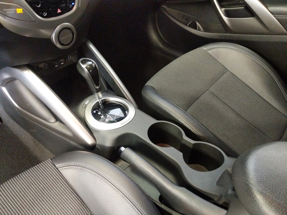 2016 Hyundai Veloster - Center Console/Cup Holders