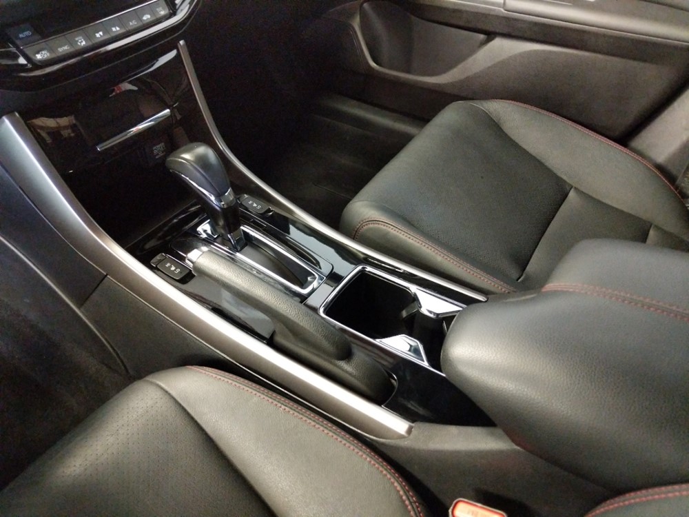2017 Honda Accord - Center Console/Cup Holders
