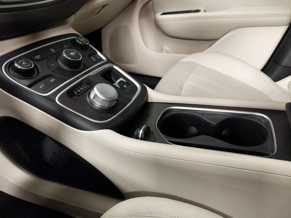 2016 Chrysler 200 - Center Console/Cup Holders