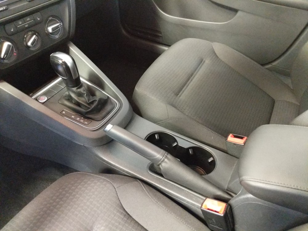 2015 Volkswagen Jetta - Center Console/Cup Holders