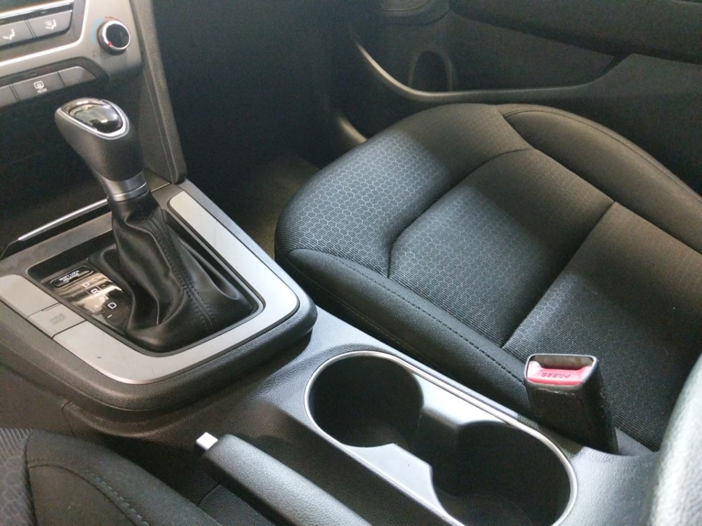 2018 Hyundai Elantra - Center Console/Cup Holders