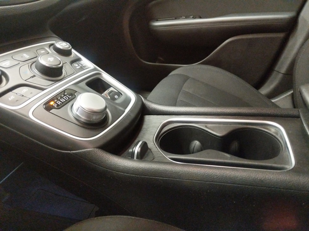 2016 Chrysler 200 - Center Console/Cup Holders